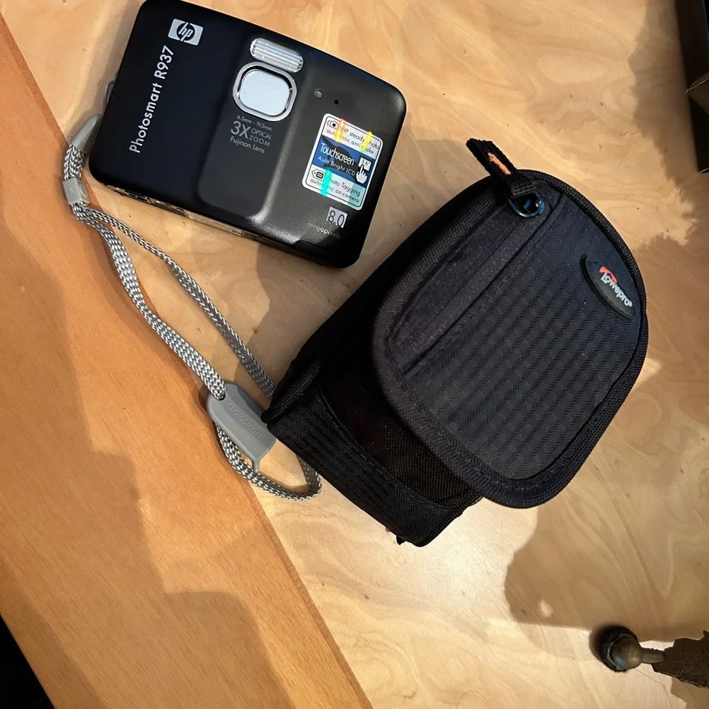HP Photosmart R937 Digital camera